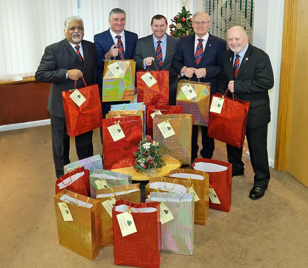 Rochdale Freemasons Provide Hospice Gifts